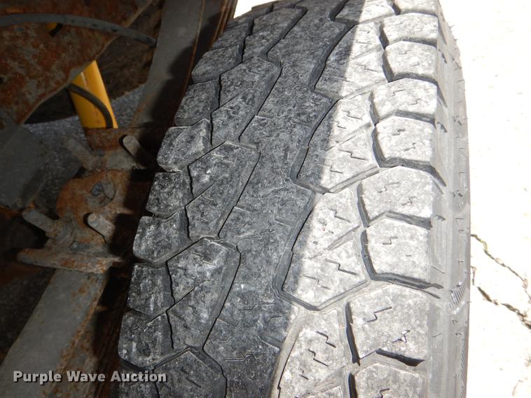 image for item DG1096 1999 Ford F250 Super Duty XLT Crew Cab pickup truck