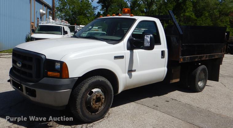 image for item DG1097 2007 Ford F350 Super Duty XL dump bed pickup truck