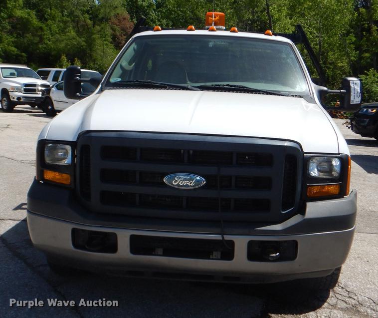 image for item DG1097 2007 Ford F350 Super Duty XL dump bed pickup truck