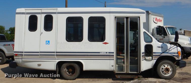image for item DG1150 2002 Ford Econoline E350 Super Duty shuttle bus