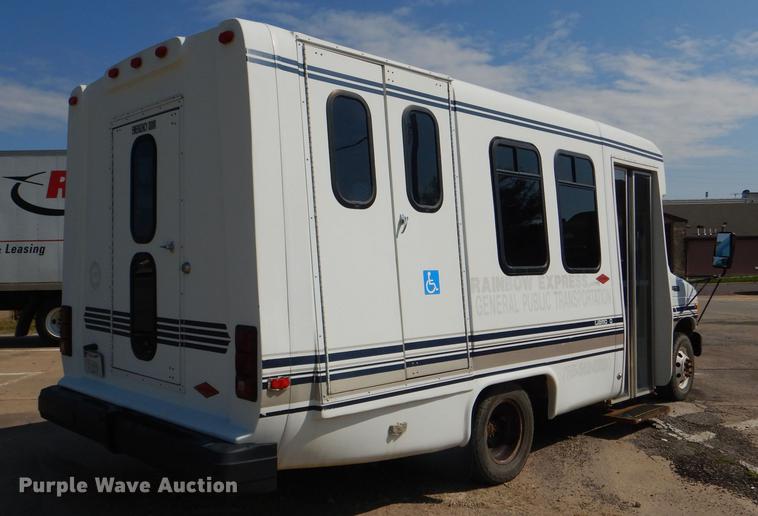 image for item DG1150 2002 Ford Econoline E350 Super Duty shuttle bus