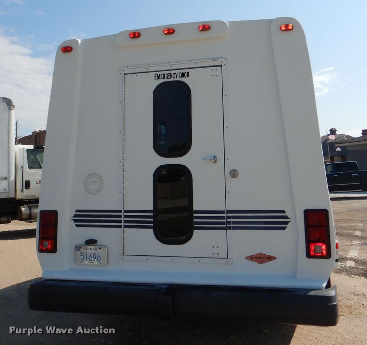 image for item DG1150 2002 Ford Econoline E350 Super Duty shuttle bus