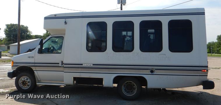 image for item DG1150 2002 Ford Econoline E350 Super Duty shuttle bus