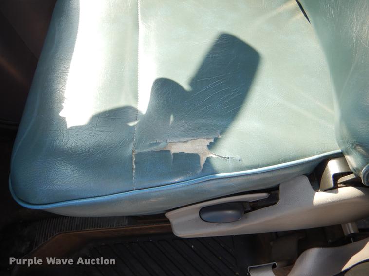 image for item DG1150 2002 Ford Econoline E350 Super Duty shuttle bus