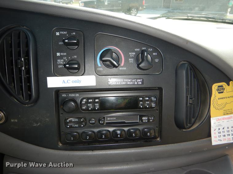 image for item DG1150 2002 Ford Econoline E350 Super Duty shuttle bus