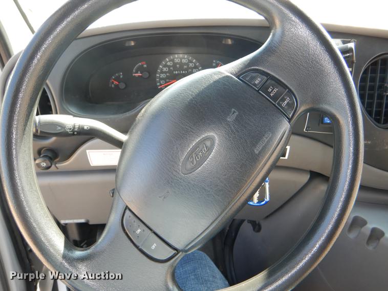 image for item DG1150 2002 Ford Econoline E350 Super Duty shuttle bus