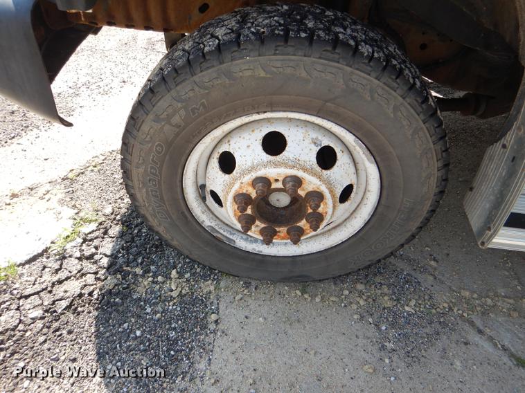 image for item DG1150 2002 Ford Econoline E350 Super Duty shuttle bus