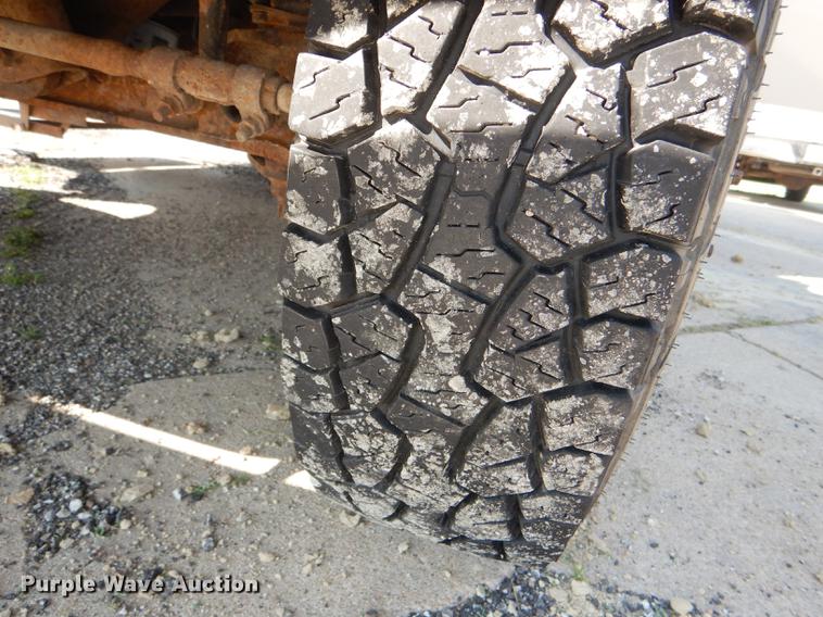 image for item DG1150 2002 Ford Econoline E350 Super Duty shuttle bus