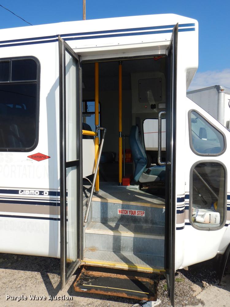 image for item DG1150 2002 Ford Econoline E350 Super Duty shuttle bus