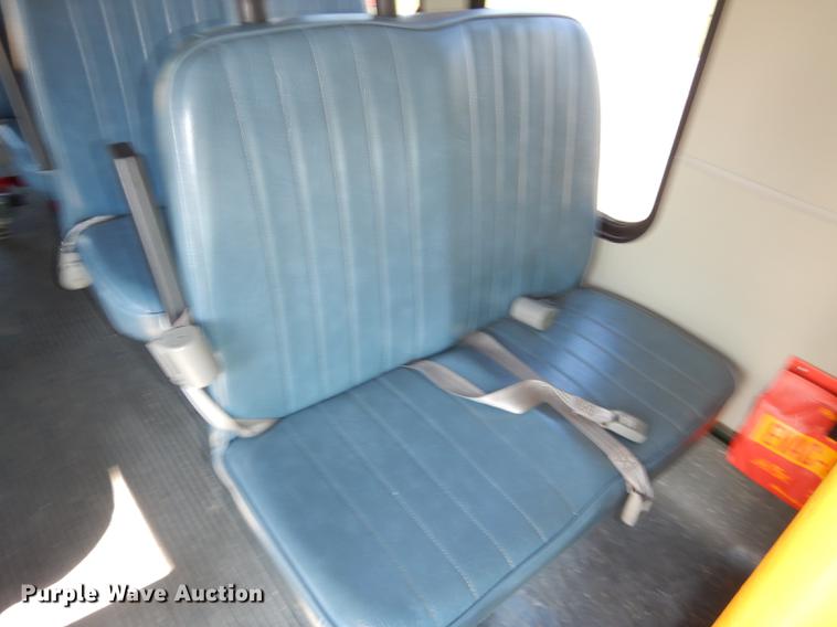 image for item DG1150 2002 Ford Econoline E350 Super Duty shuttle bus