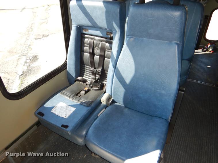 image for item DG1150 2002 Ford Econoline E350 Super Duty shuttle bus