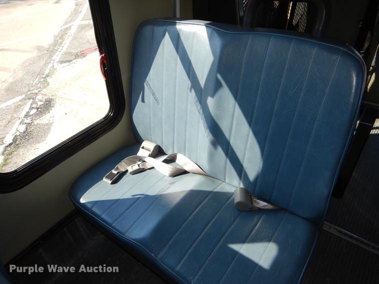 image for item DG1150 2002 Ford Econoline E350 Super Duty shuttle bus