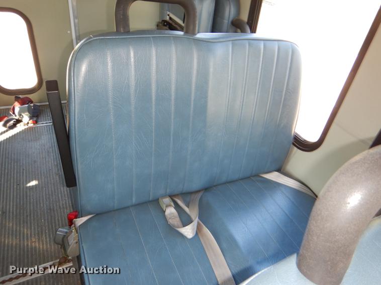 image for item DG1150 2002 Ford Econoline E350 Super Duty shuttle bus