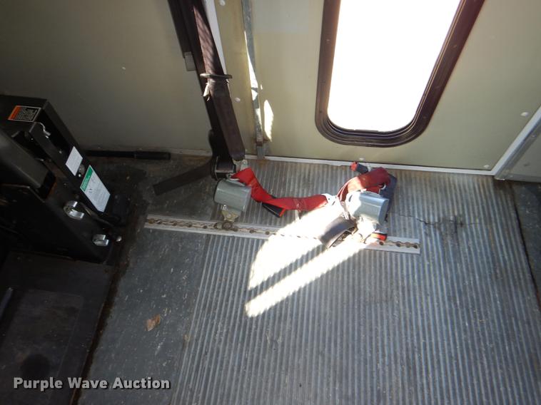 image for item DG1150 2002 Ford Econoline E350 Super Duty shuttle bus