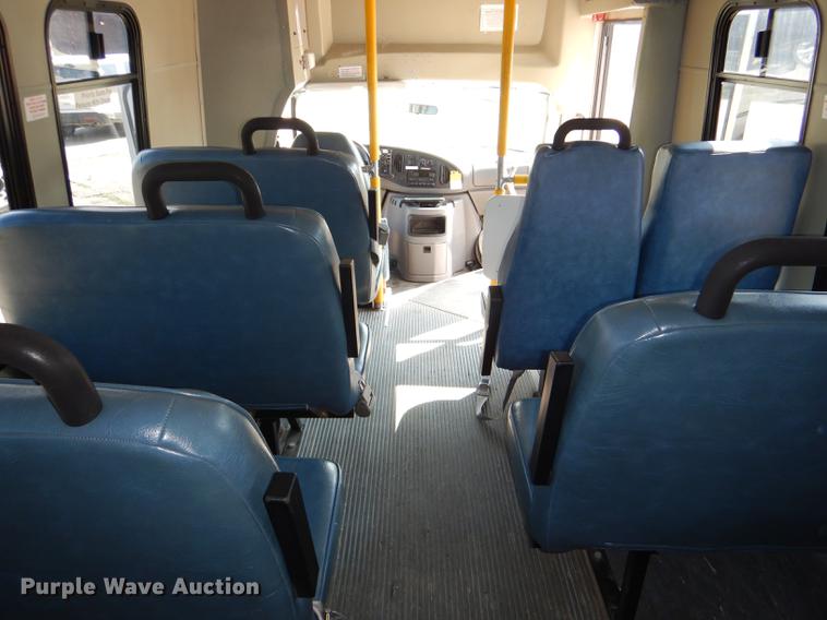 image for item DG1150 2002 Ford Econoline E350 Super Duty shuttle bus