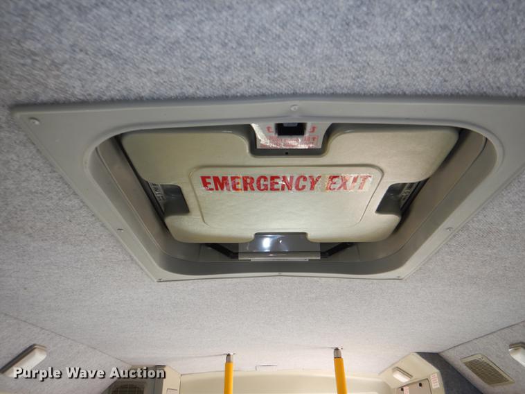 image for item DG1150 2002 Ford Econoline E350 Super Duty shuttle bus