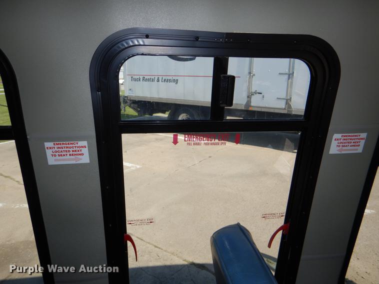 image for item DG1150 2002 Ford Econoline E350 Super Duty shuttle bus