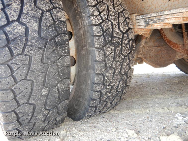 image for item DG1150 2002 Ford Econoline E350 Super Duty shuttle bus