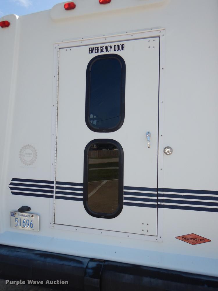 image for item DG1150 2002 Ford Econoline E350 Super Duty shuttle bus