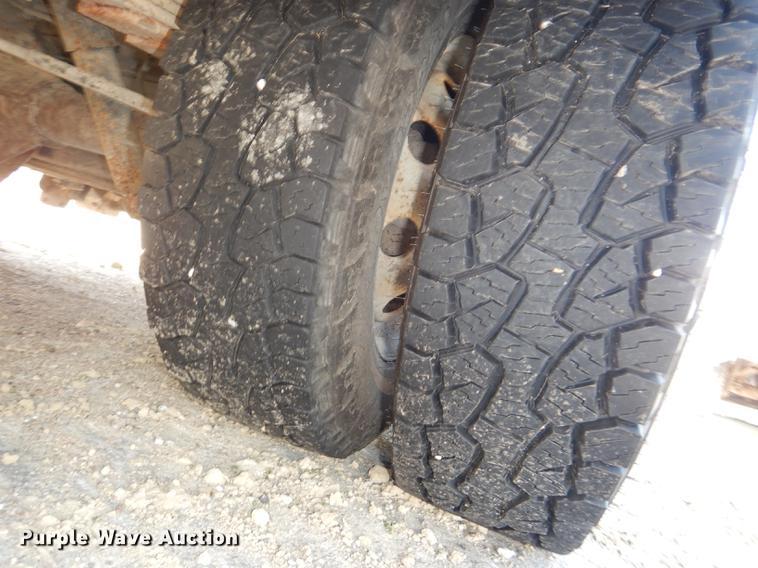 image for item DG1150 2002 Ford Econoline E350 Super Duty shuttle bus