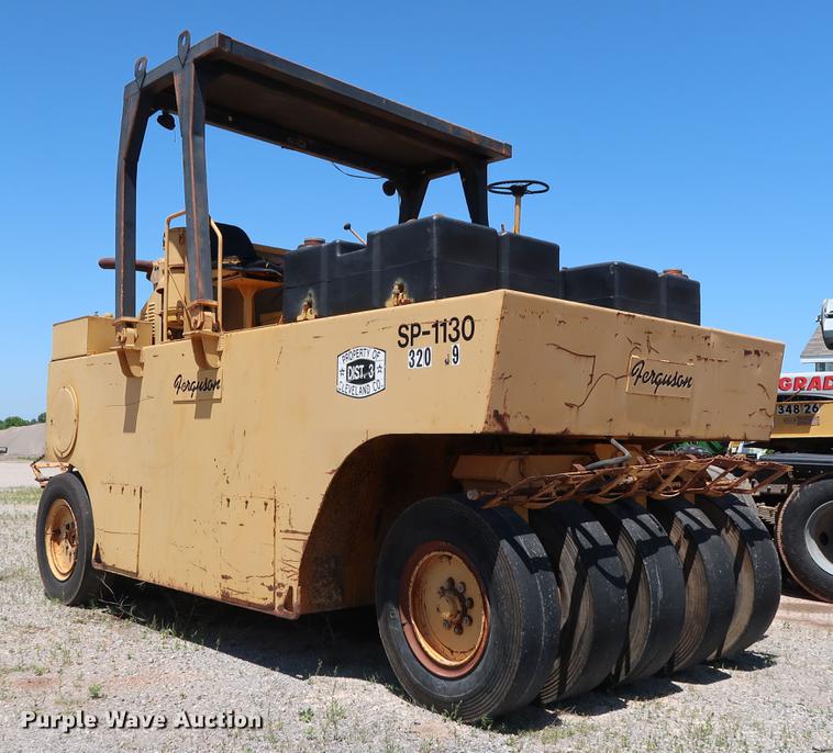 image for item DG3467 Ferguson SP1130 pneumatic roller