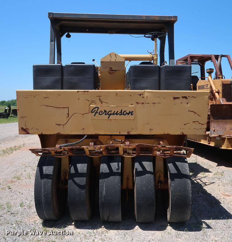 image for item DG3467 Ferguson SP1130 pneumatic roller