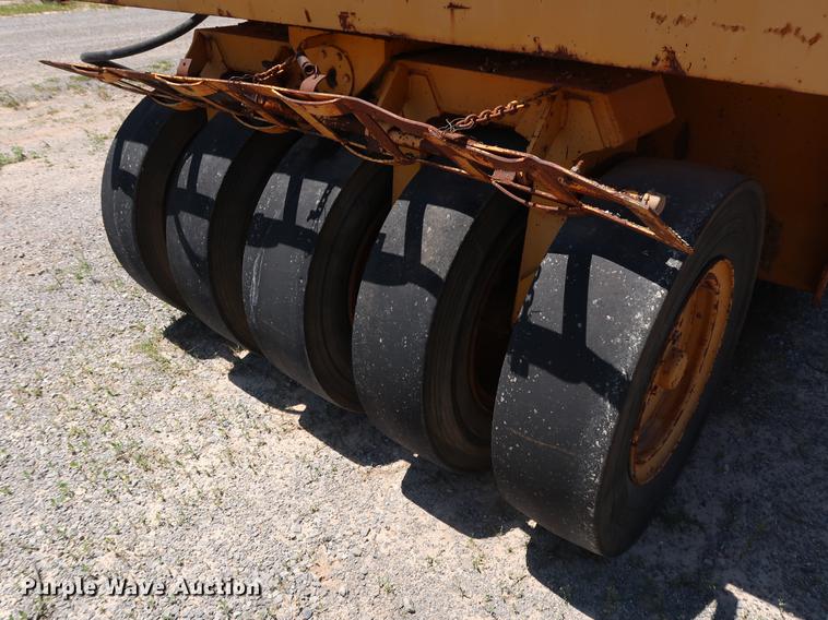 image for item DG3467 Ferguson SP1130 pneumatic roller