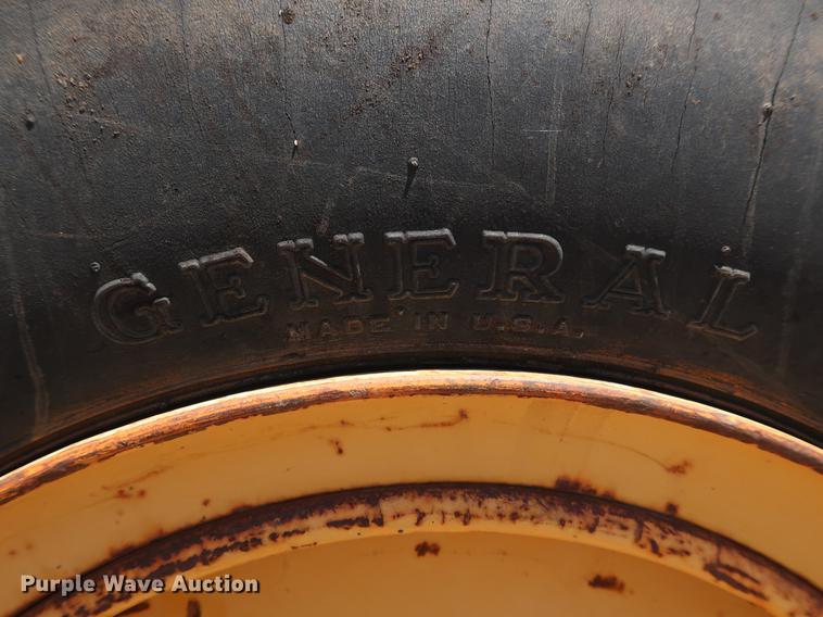 image for item DG3467 Ferguson SP1130 pneumatic roller