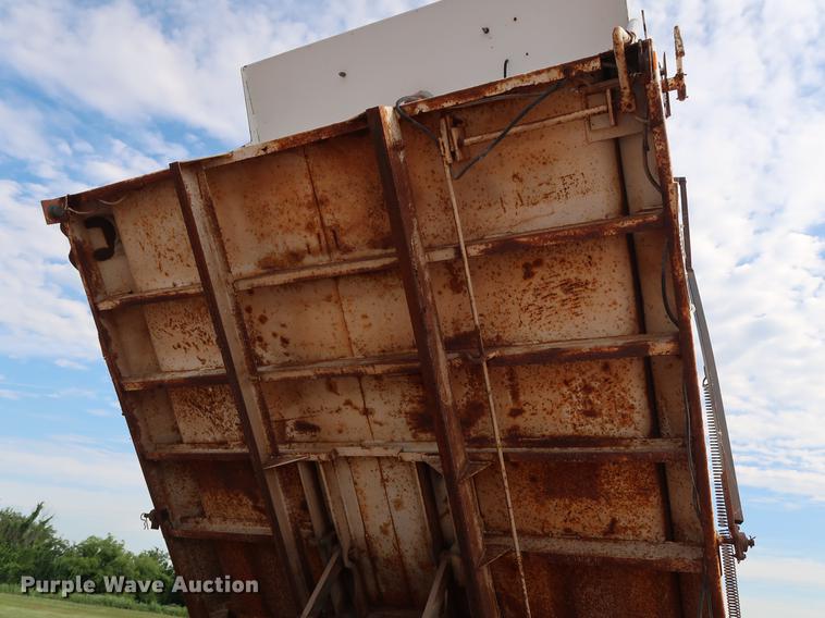 image for item DG3474 1998 Chevrolet C7500 dump truck