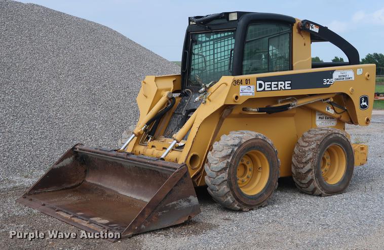 image for item DG3475 2008 John Deere 325 skid steer