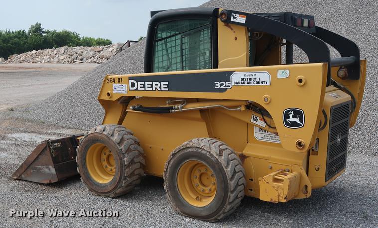 image for item DG3475 2008 John Deere 325 skid steer