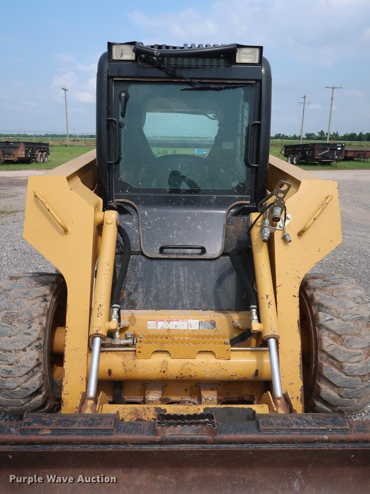 image for item DG3475 2008 John Deere 325 skid steer