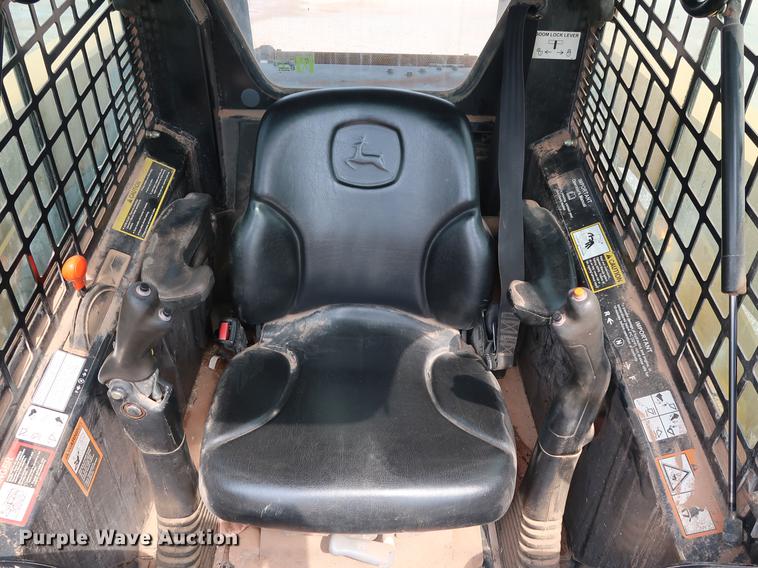 image for item DG3475 2008 John Deere 325 skid steer