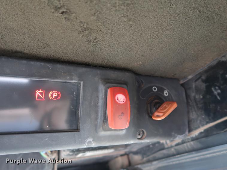 image for item DG3475 2008 John Deere 325 skid steer