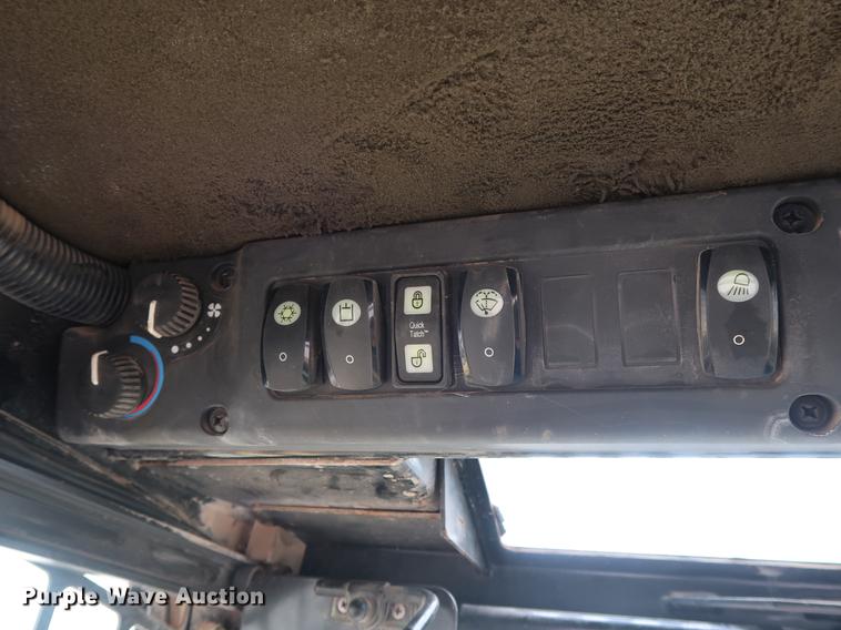 image for item DG3475 2008 John Deere 325 skid steer