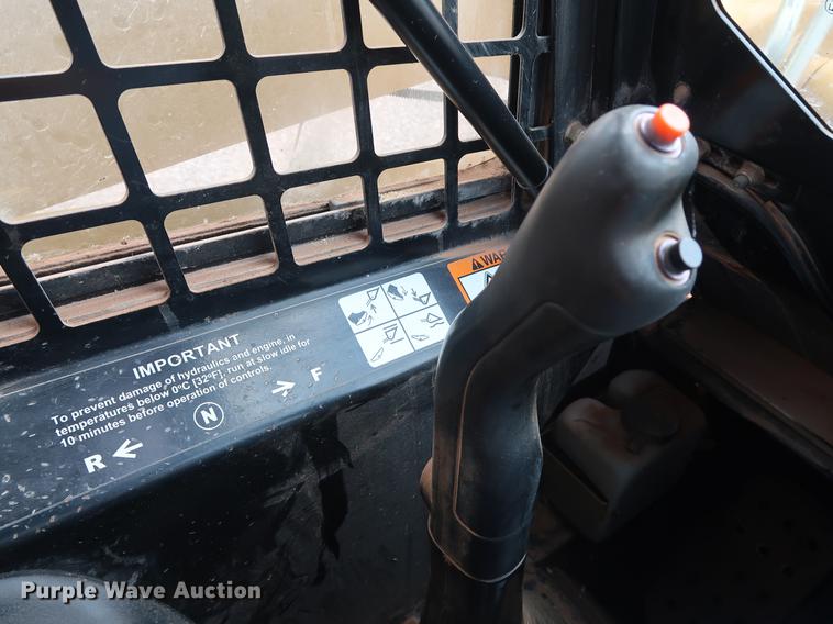 image for item DG3475 2008 John Deere 325 skid steer