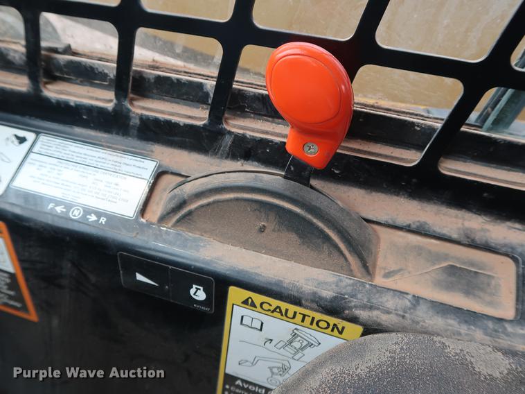 image for item DG3475 2008 John Deere 325 skid steer