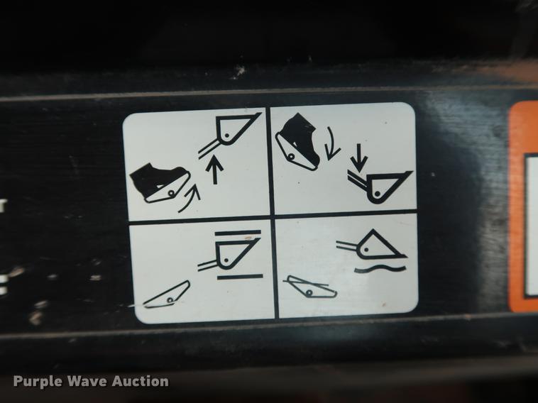 image for item DG3475 2008 John Deere 325 skid steer