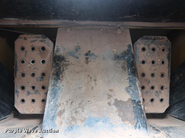 image for item DG3475 2008 John Deere 325 skid steer