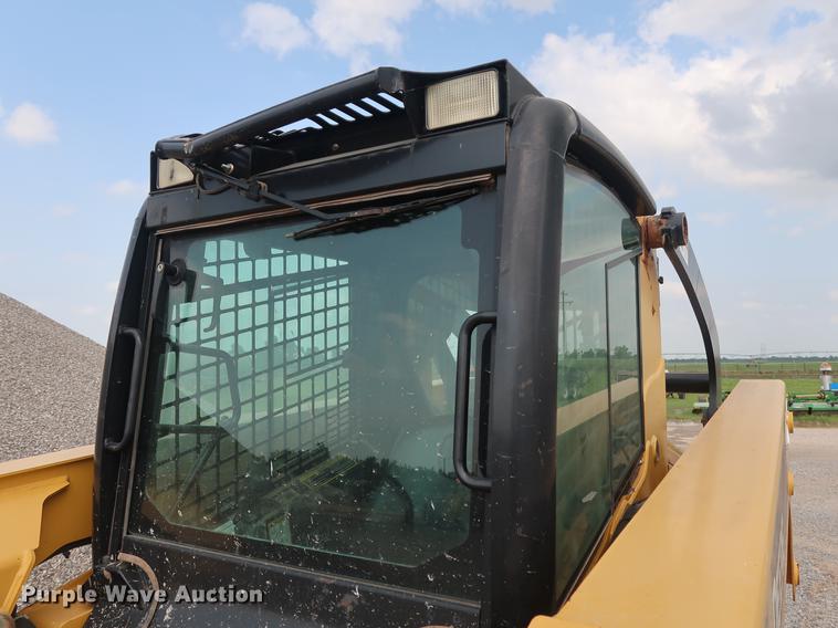 image for item DG3475 2008 John Deere 325 skid steer