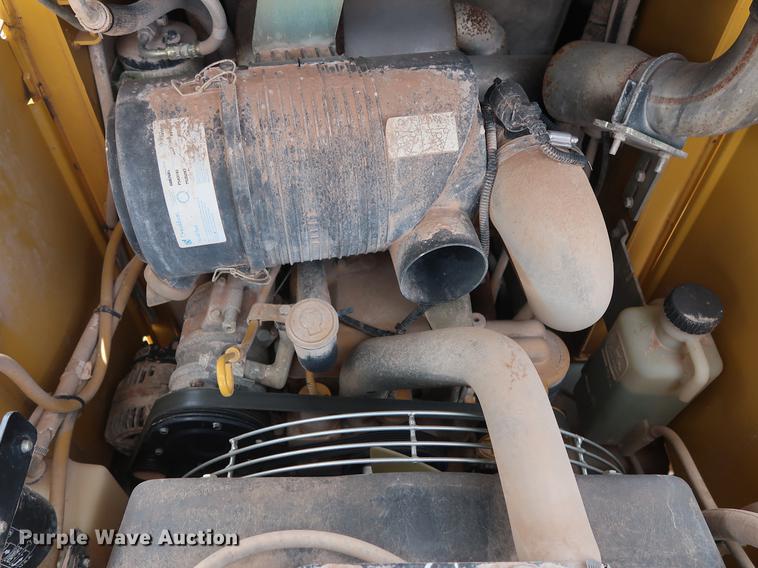 image for item DG3475 2008 John Deere 325 skid steer