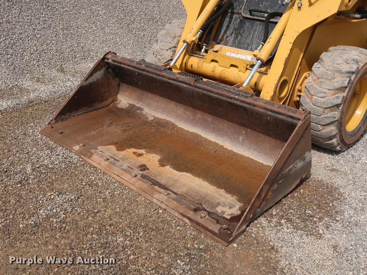 image for item DG3475 2008 John Deere 325 skid steer