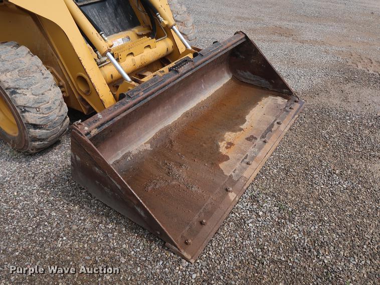 image for item DG3475 2008 John Deere 325 skid steer