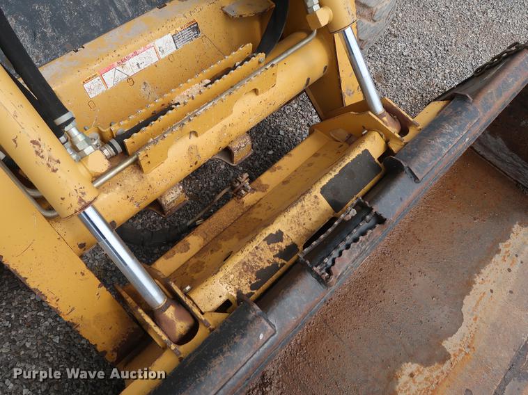 image for item DG3475 2008 John Deere 325 skid steer