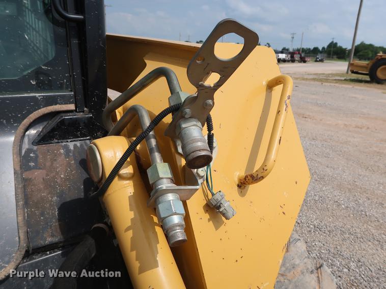 image for item DG3475 2008 John Deere 325 skid steer