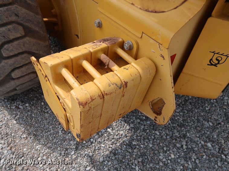 image for item DG3475 2008 John Deere 325 skid steer