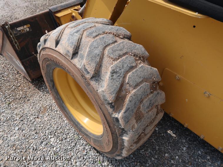image for item DG3475 2008 John Deere 325 skid steer