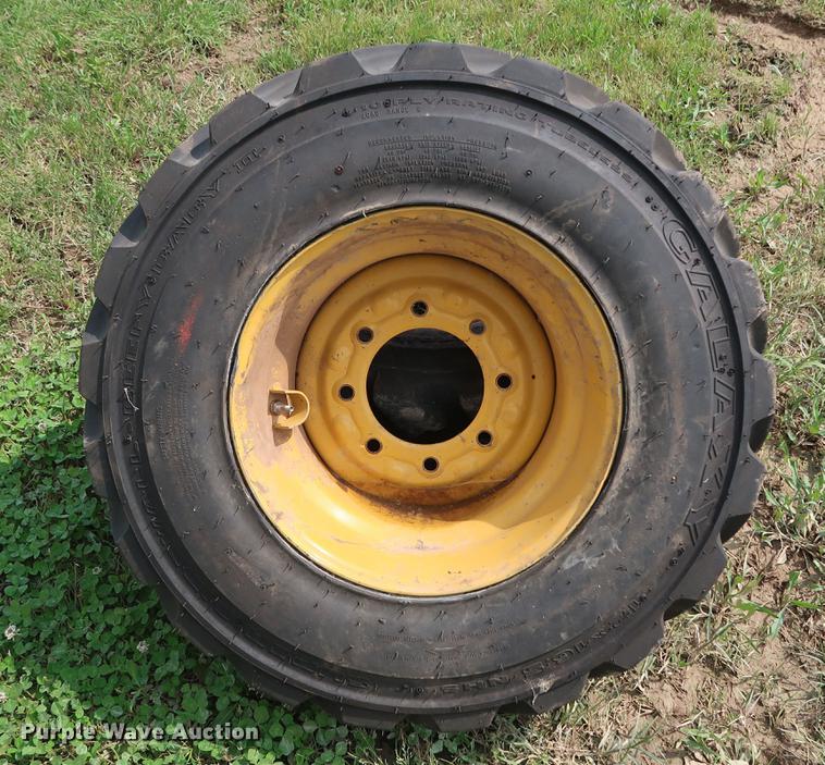 image for item DG3475 2008 John Deere 325 skid steer