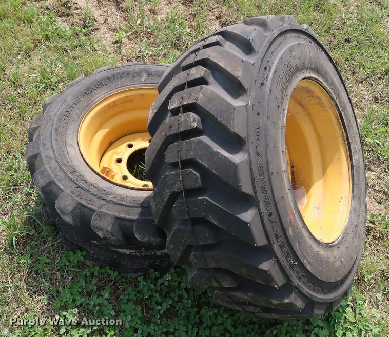 image for item DG3475 2008 John Deere 325 skid steer