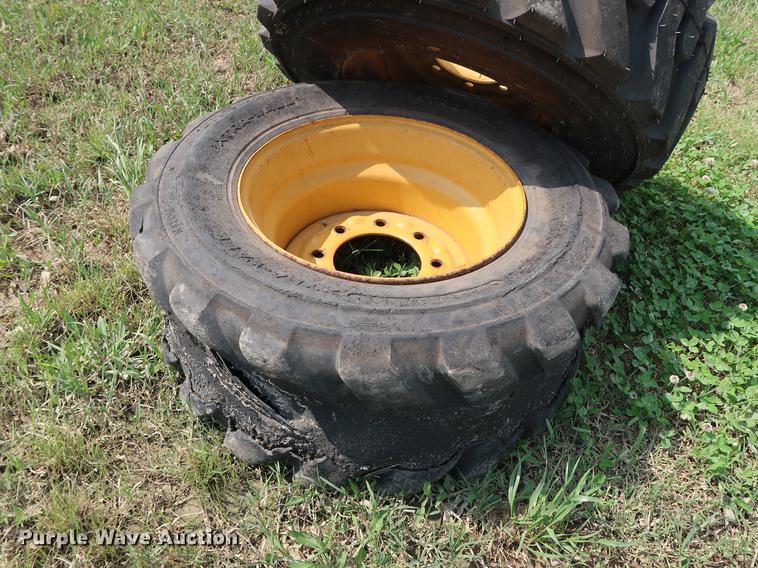 image for item DG3475 2008 John Deere 325 skid steer